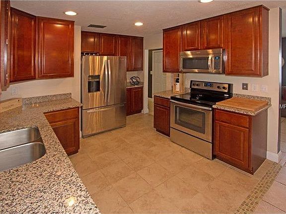 4th image of 3187 Plaza Terrace Dr