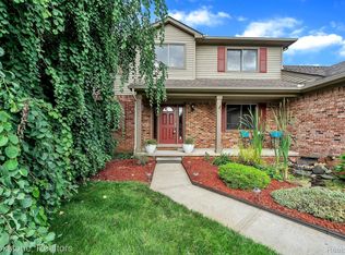 7826 Spring Trace Rd, Brighton, MI 48114