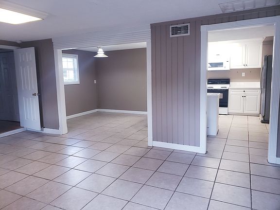 Kitchen, dinning room, open Floorplan.