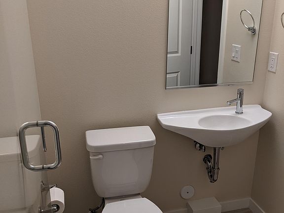 Ensutie bathroom of 1st floor bedroom