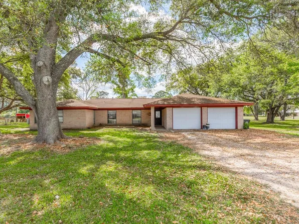 15838 Phend Rd, Hamshire, TX 77622