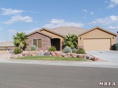 Kitchen Counter & Greatroom