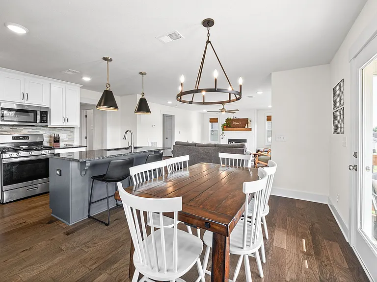 354 Frontier Dr — Photo 10