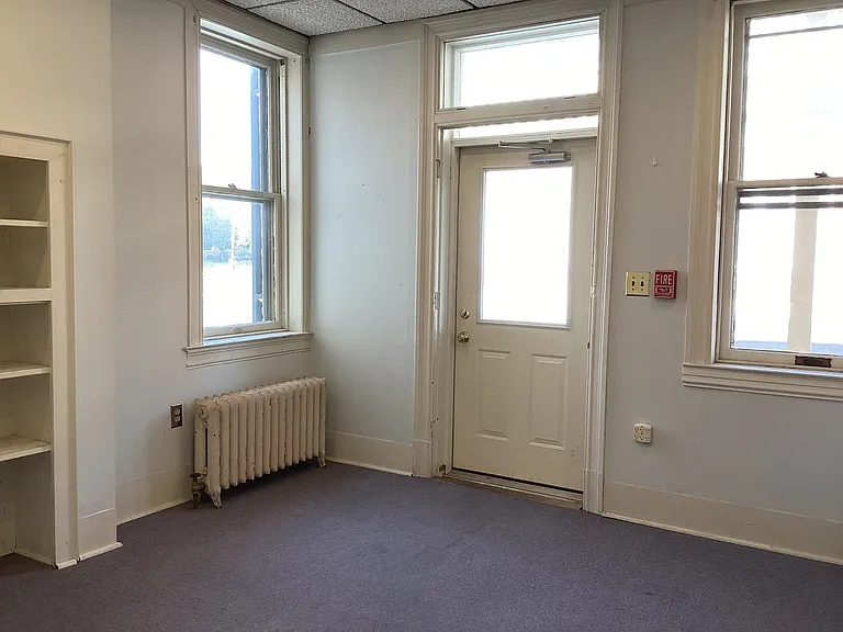 117 E King St — Photo 11