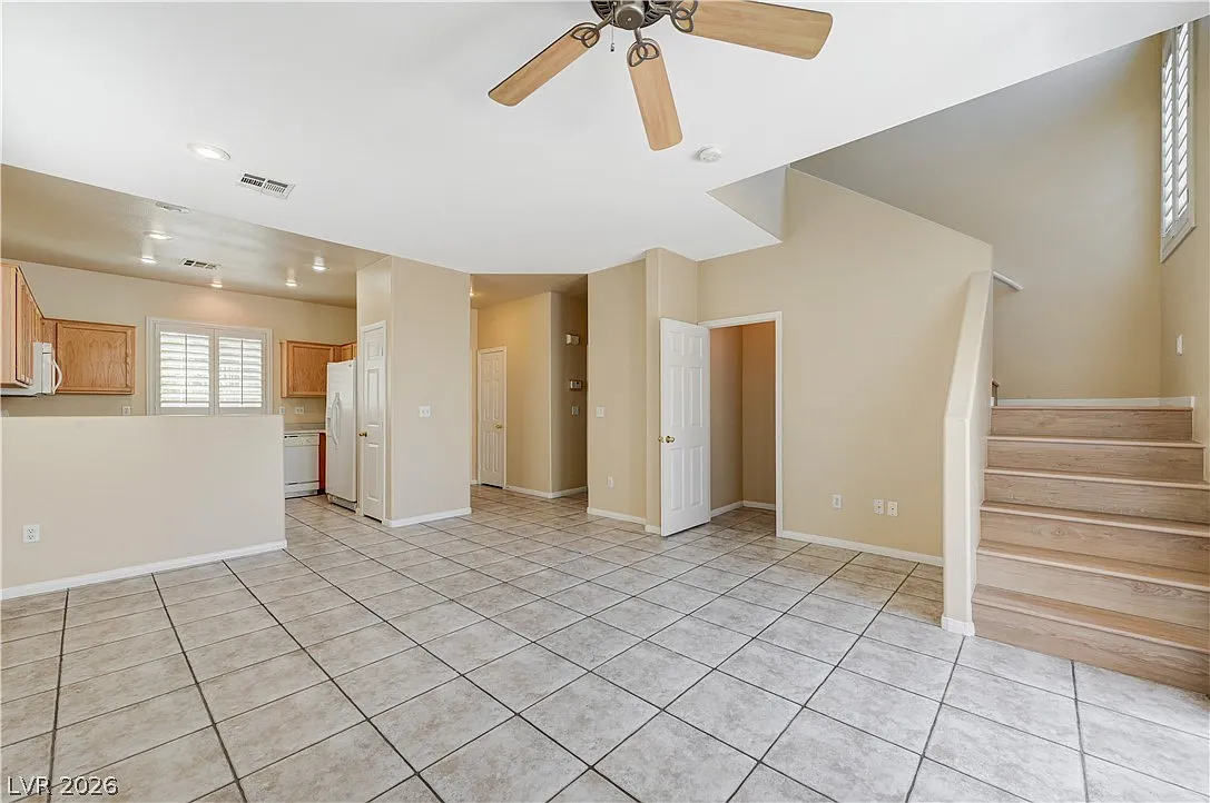 3 bed, 2.5 bath, 1467 sqft, $2,010 — Photo 4