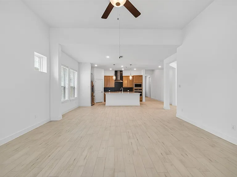 211 Amaranth Way — Photo 14