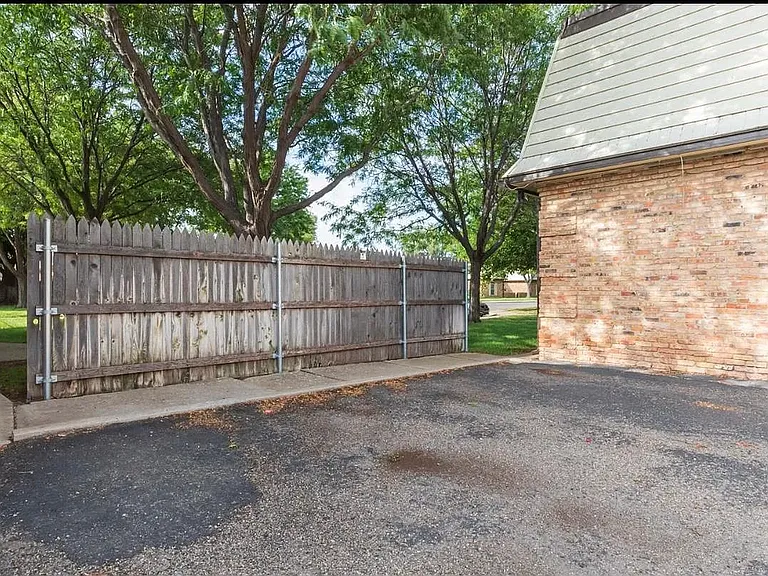 3200 Villa Pl — Photo 4
