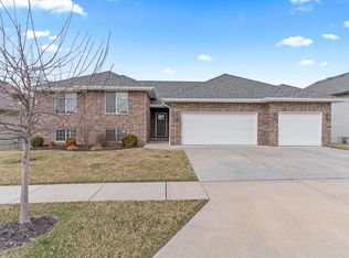 778 E Penzance Cir, Nixa, MO 65714