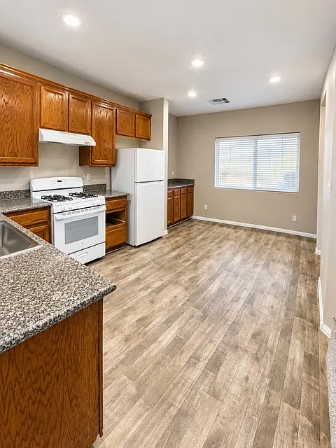 3 bed, 2.5 bath, 1437 sqft, $1,750 — Photo 4