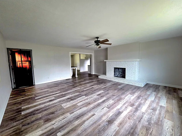 404 Puckett Rd — Photo 5