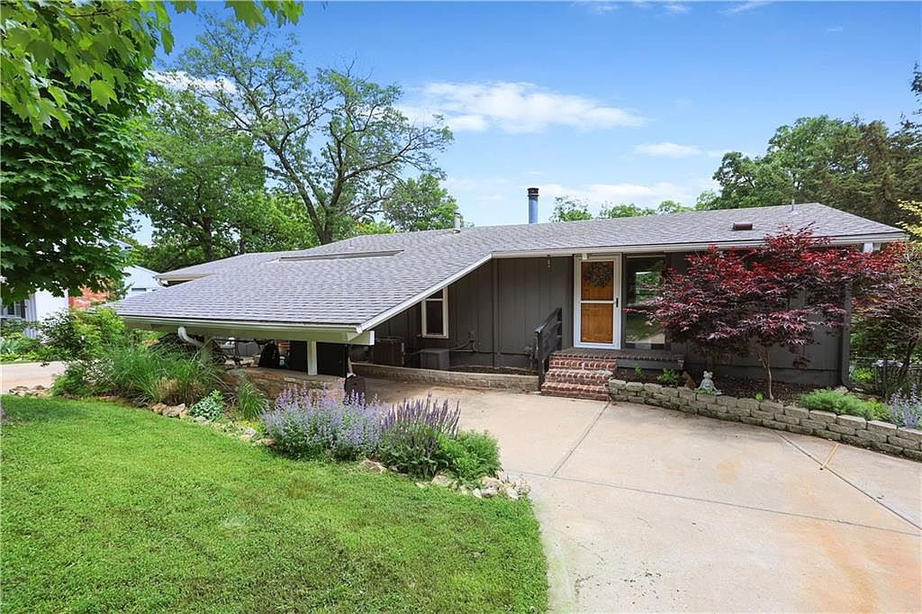 622 Lake Forest Dr, Kansas City, KS 66111 Zillow