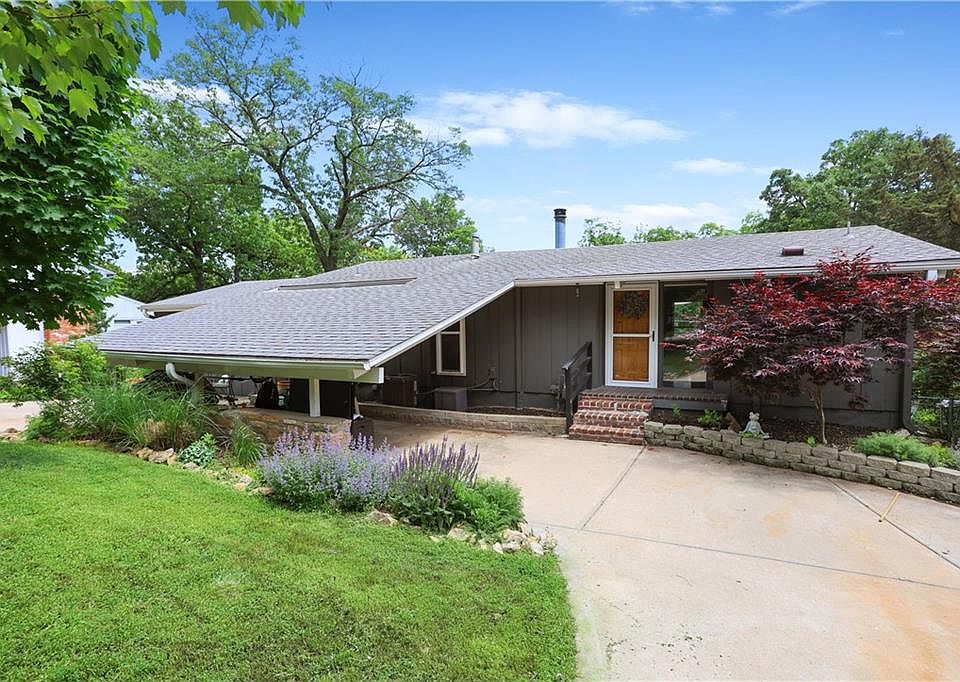 1st image of 622 Lake Forest Dr