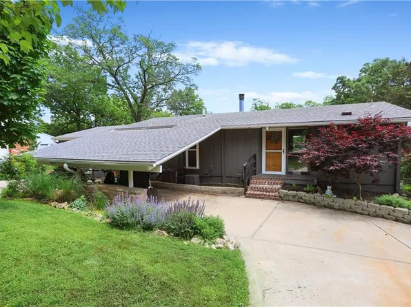 622 Lake Forest Dr, Kansas City, KS 66111