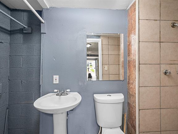 3rd image of 2631 Oakcliff St
