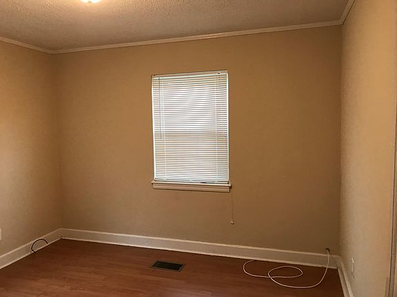 3rd image of 413 N Lovell Ave
