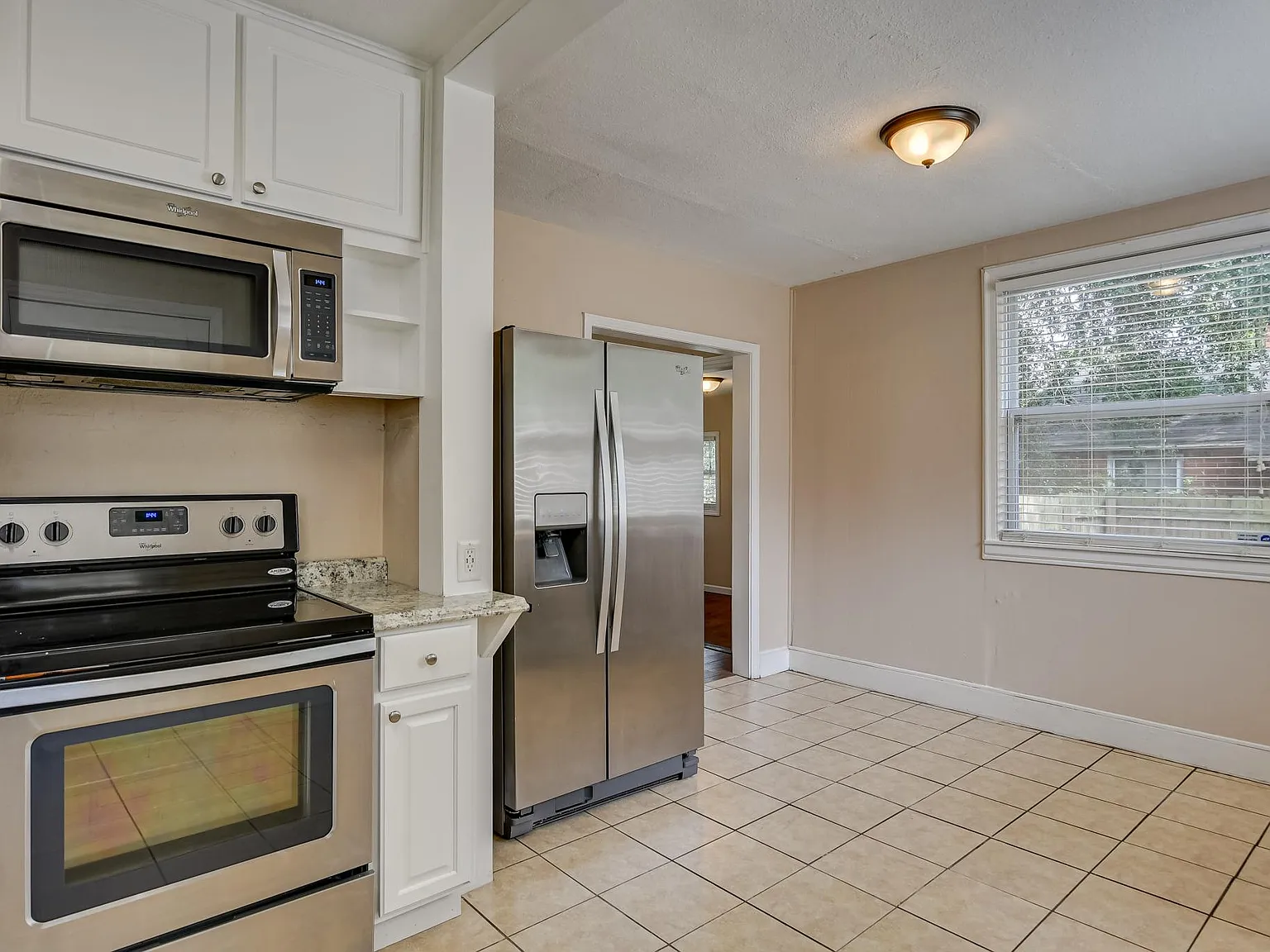 2 bed, 1000 sqft, $1,295 — Photo 4