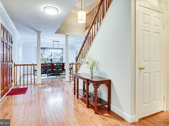 3rd image of 4907 Hollybrook Ln