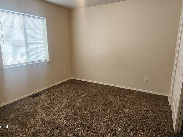 32 W Evergreen Dr — Photo 21