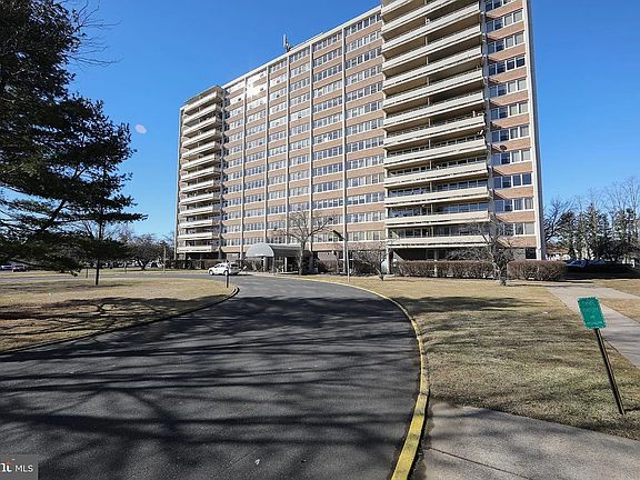 2nd image of 1111 Barclay Towers Unit 1111A