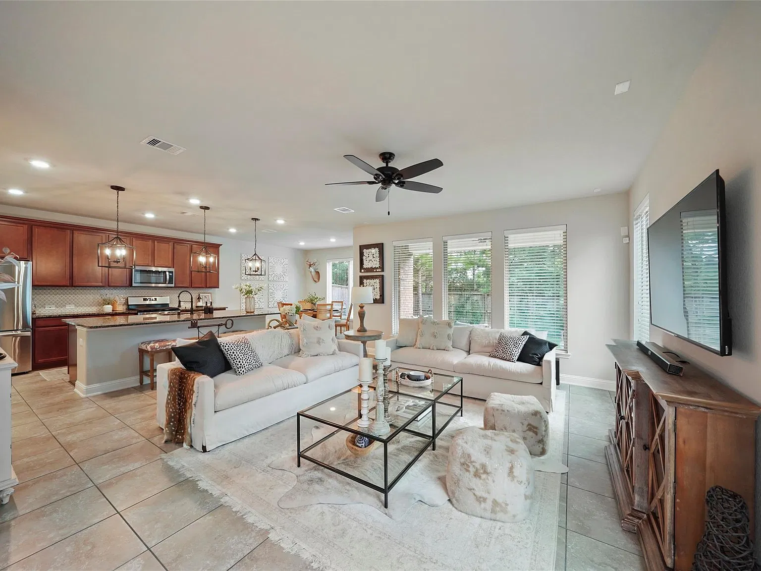 3 bed, 2.5 bath, 2176 sqft, $2,595 — Photo 3