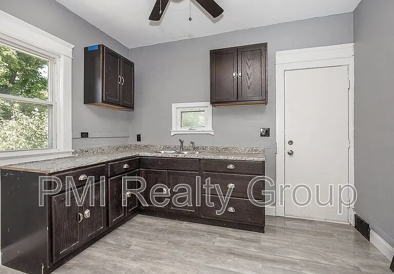 12203 Castlewood Ave — Photo 16