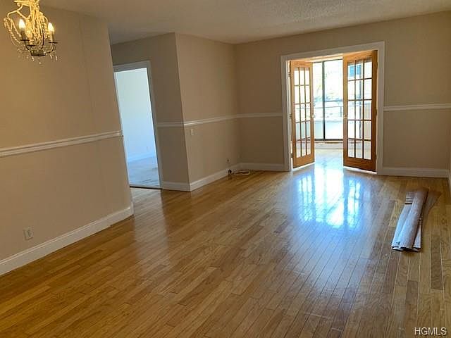 1st image of 10 Cottage Pl