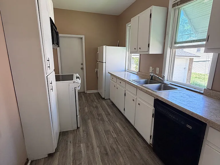5235 Walker Ave — Photo 4