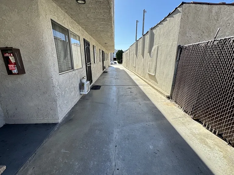 311 E Maple St #6A — Photo 12