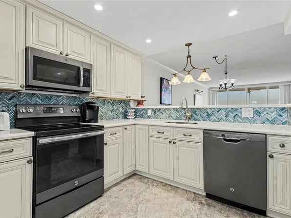 3090 N Course Dr, Pompano Beach, FL
