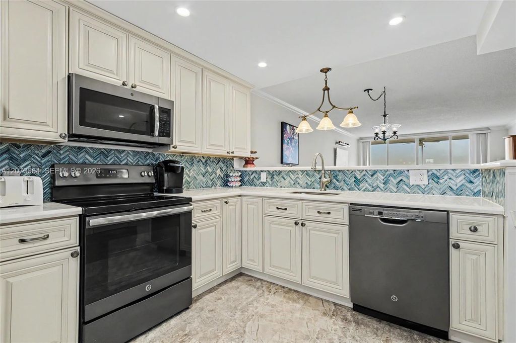 3090 N Course Dr APT 709, Pompano Beach