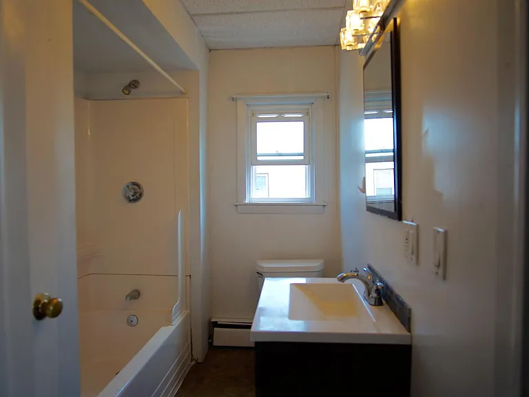48 America St #3A — Photo 7