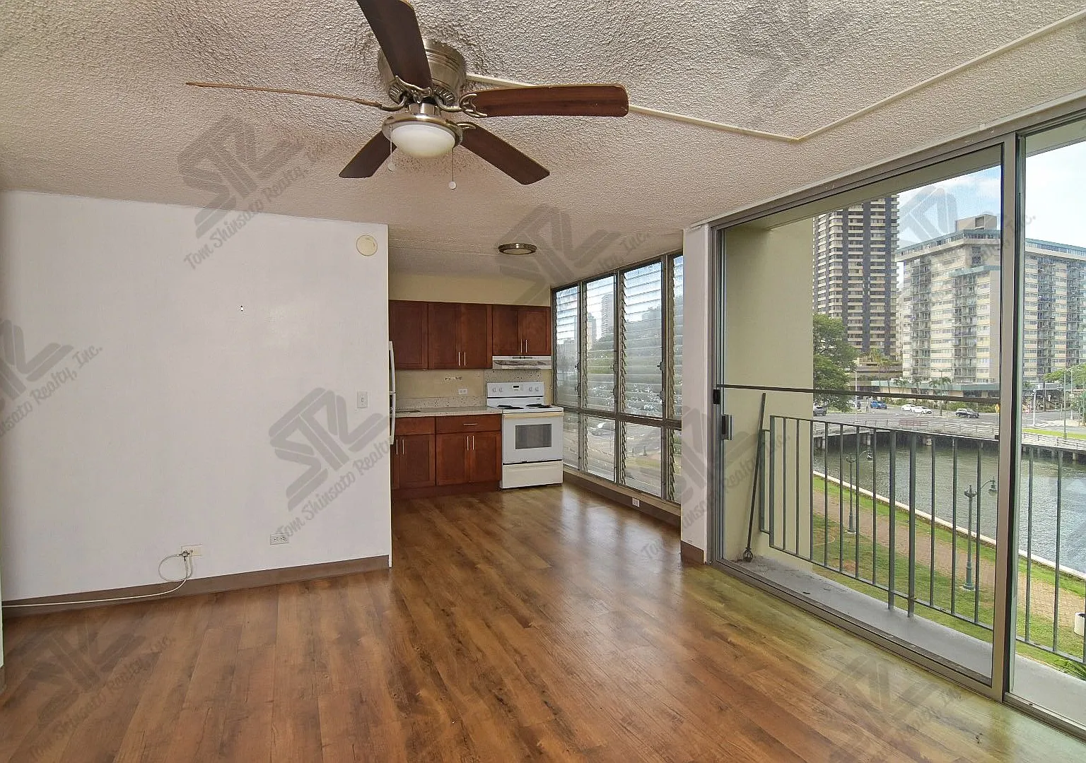 2 Bedroom with 1 Parking in McCully — Photo 1