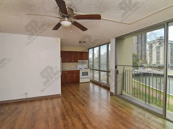 620 McCully St APT 403, Honolulu, HI 96826