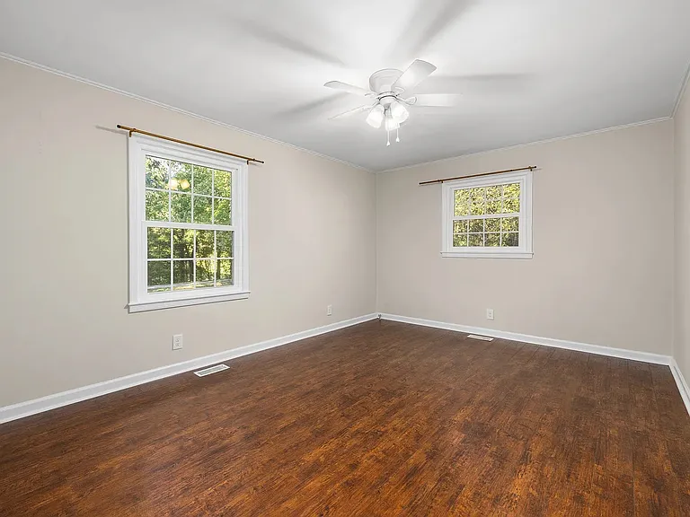 415 Bashford Rd — Photo 5