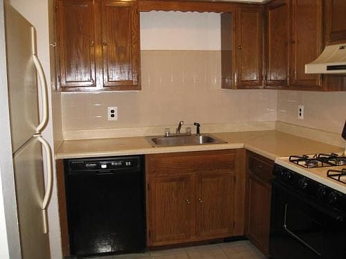2nd image of 131 Wallace St