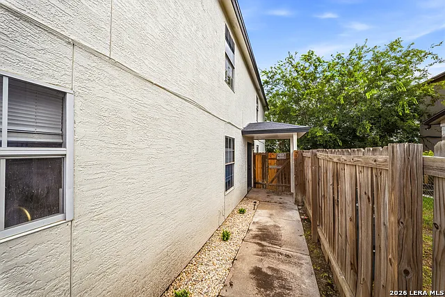 7664 Oak Chase — Photo 17