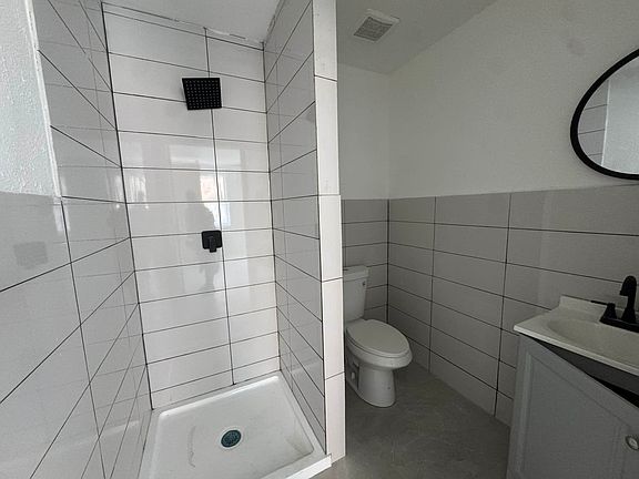 5th image of 2312 Beaumont Ave #1A