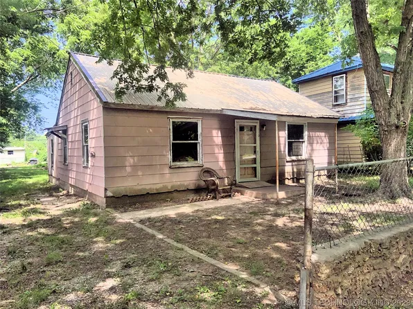 110 N Cherokee St, Spavinaw, OK 74366