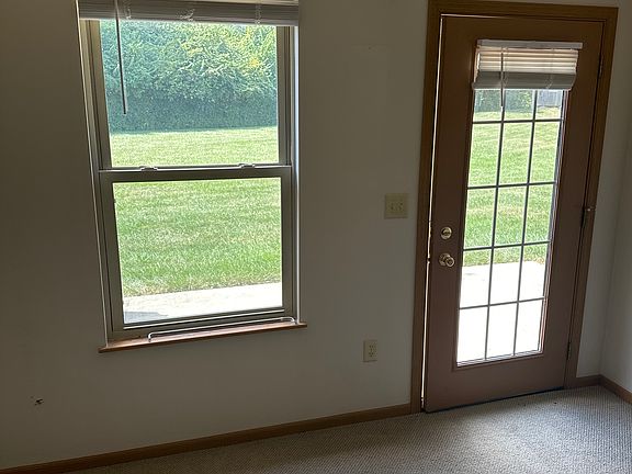 3rd image of 143 Brooke Woode Dr