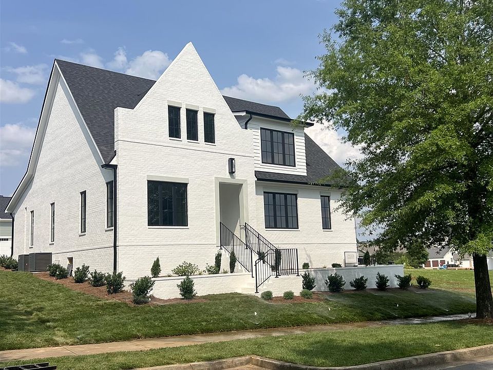 1st image of 864 Village Way