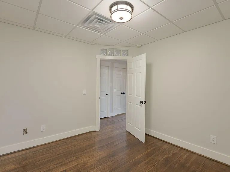 102 W Market St #B — Photo 3