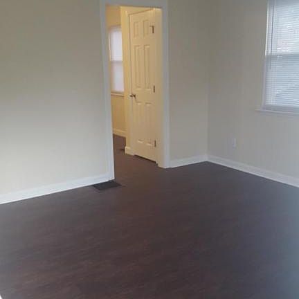 2nd image of 978 S Harris Ave