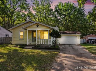 102 Sluyter St SE, Kentwood, MI 49548