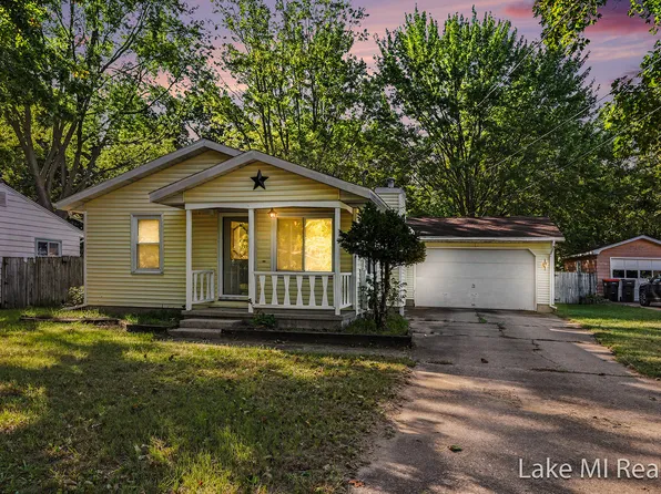 102 Sluyter St SE, Kentwood, MI 49548
