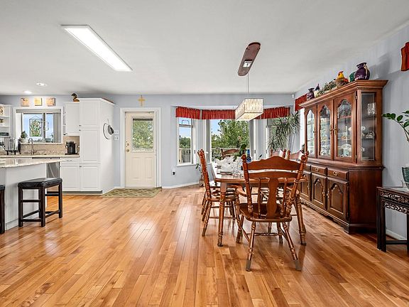 5th image of 1564 Trumpeter Cres SW