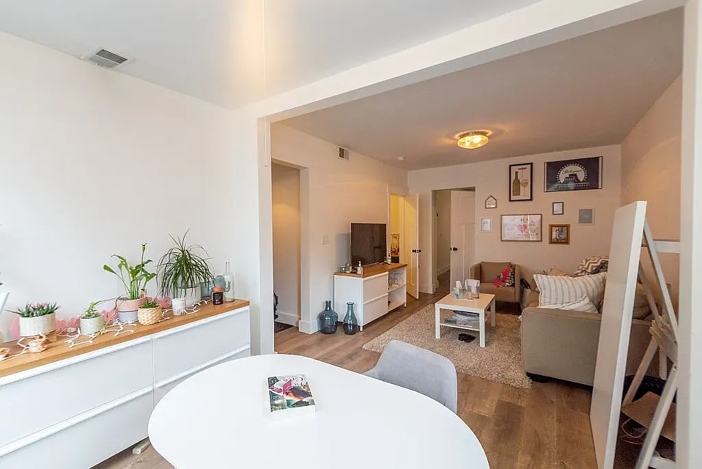 2 bed, 850 sqft, $900 — Photo 1