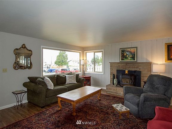 5th image of 210 Orcas Avenue