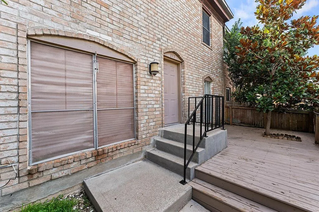3 bed, 2.5 bath, 1228 sqft, $2,200 — Photo 3