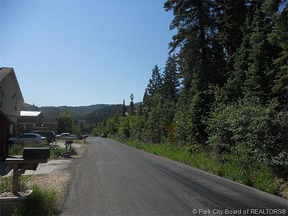 3rd image of 400 Aspen Dr