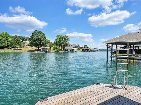 3rd image of 15 Compass Cove Cir